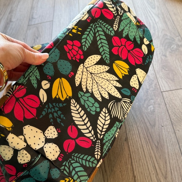 New nwot Fossil Eliza Tote bag Dark Floral w zip pouch wristlet - Picture 6 of 7